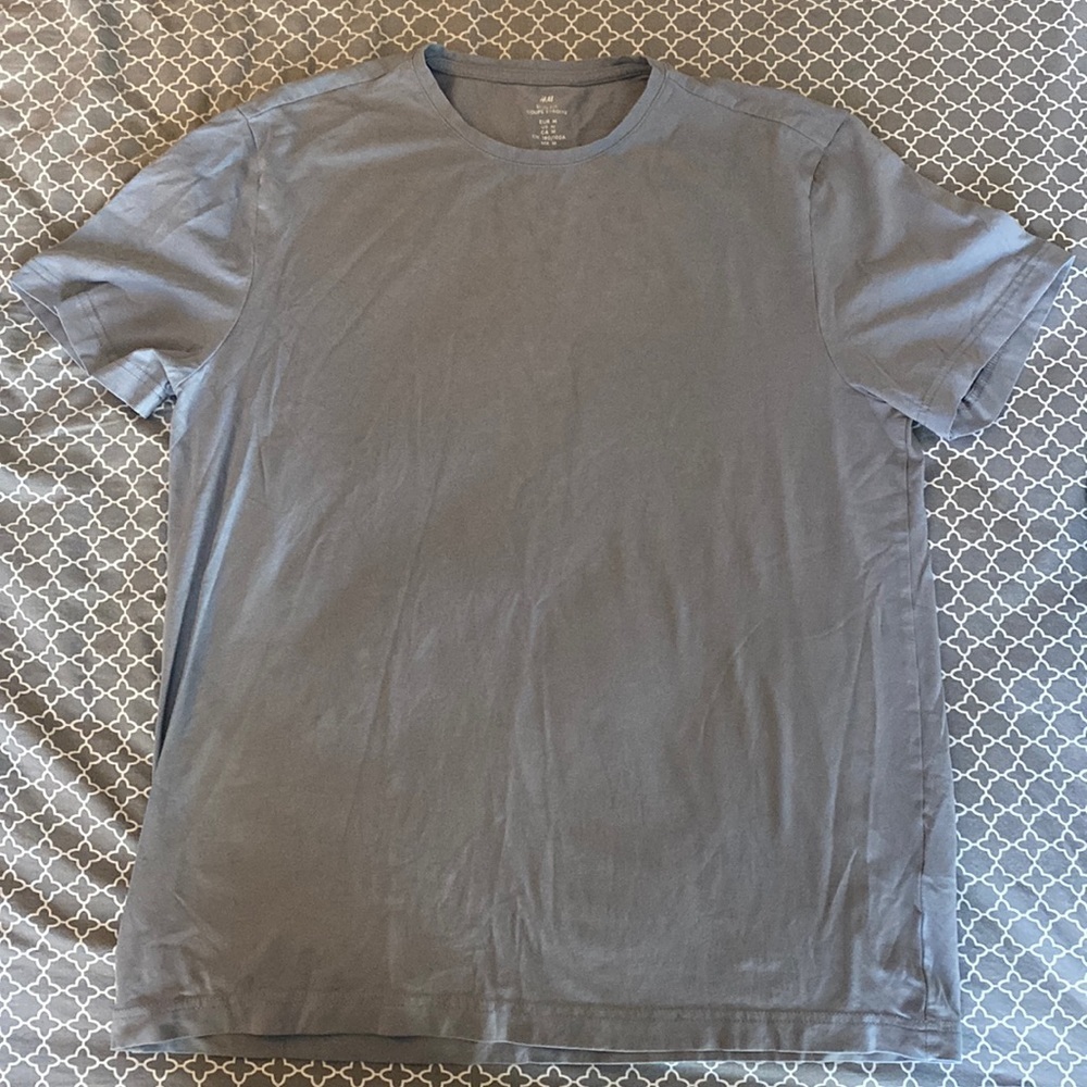 H&M men’s teen size medium slim fit gray T-shirt, preowned
